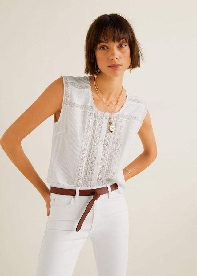 Linen embroidered blouse.